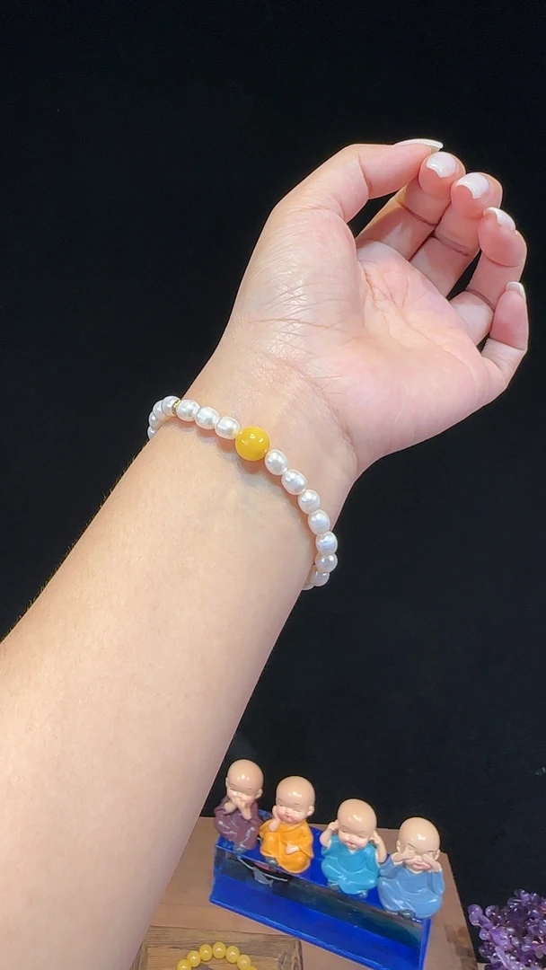 单圈天然淡水珍珠手串搭配蜜蜡顶珠S925银配件时尚百搭简约