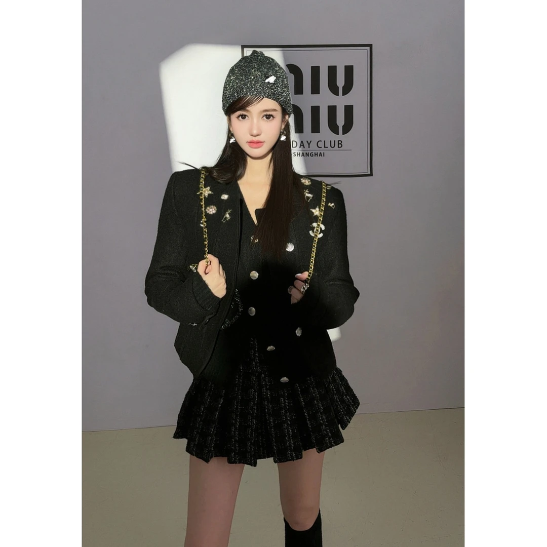 “High End Chic”小香手工坊系列客订徽章粗花呢羽绒外套 SC20669