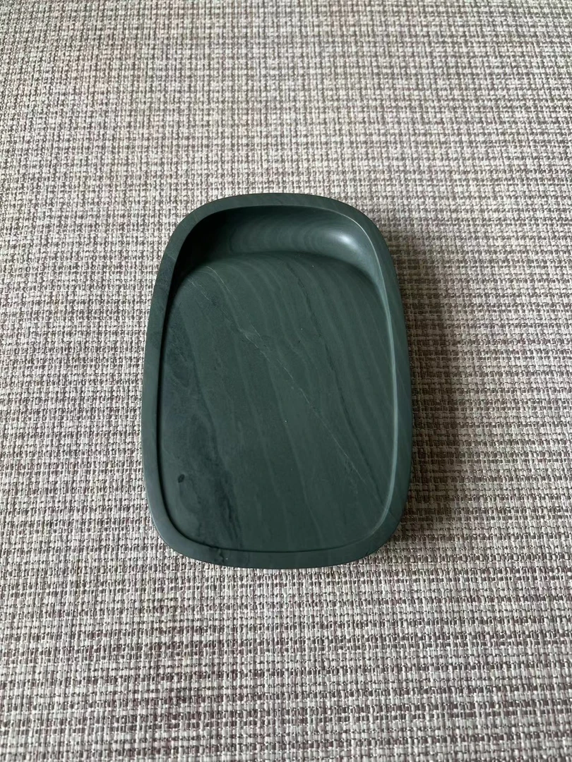 洮河砚:水泉老坑料所制，规格:12.5/8.3/2.2厘米