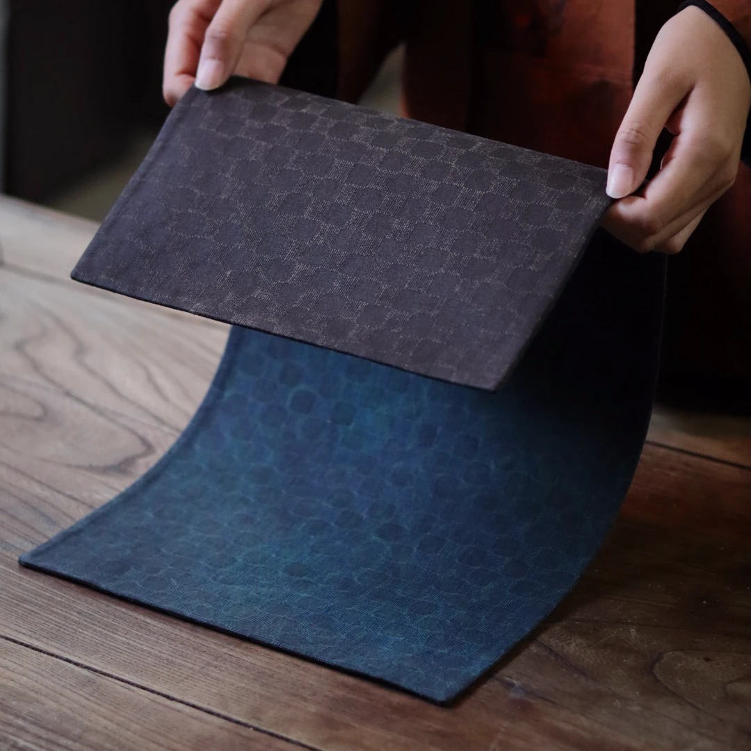 香云纱（绿绢丝）方格纹双面茶席