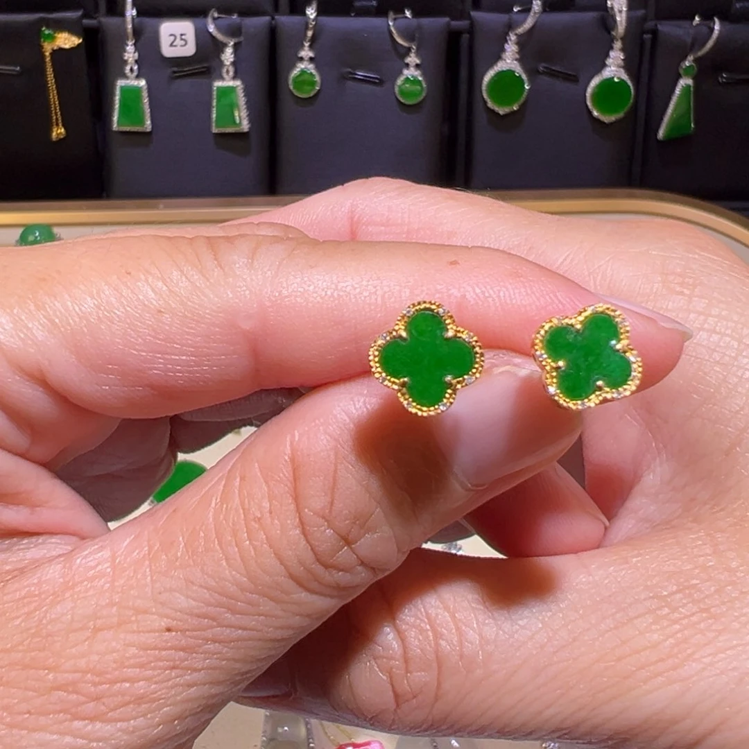 翡翠颈饰18K金镶嵌耳钉