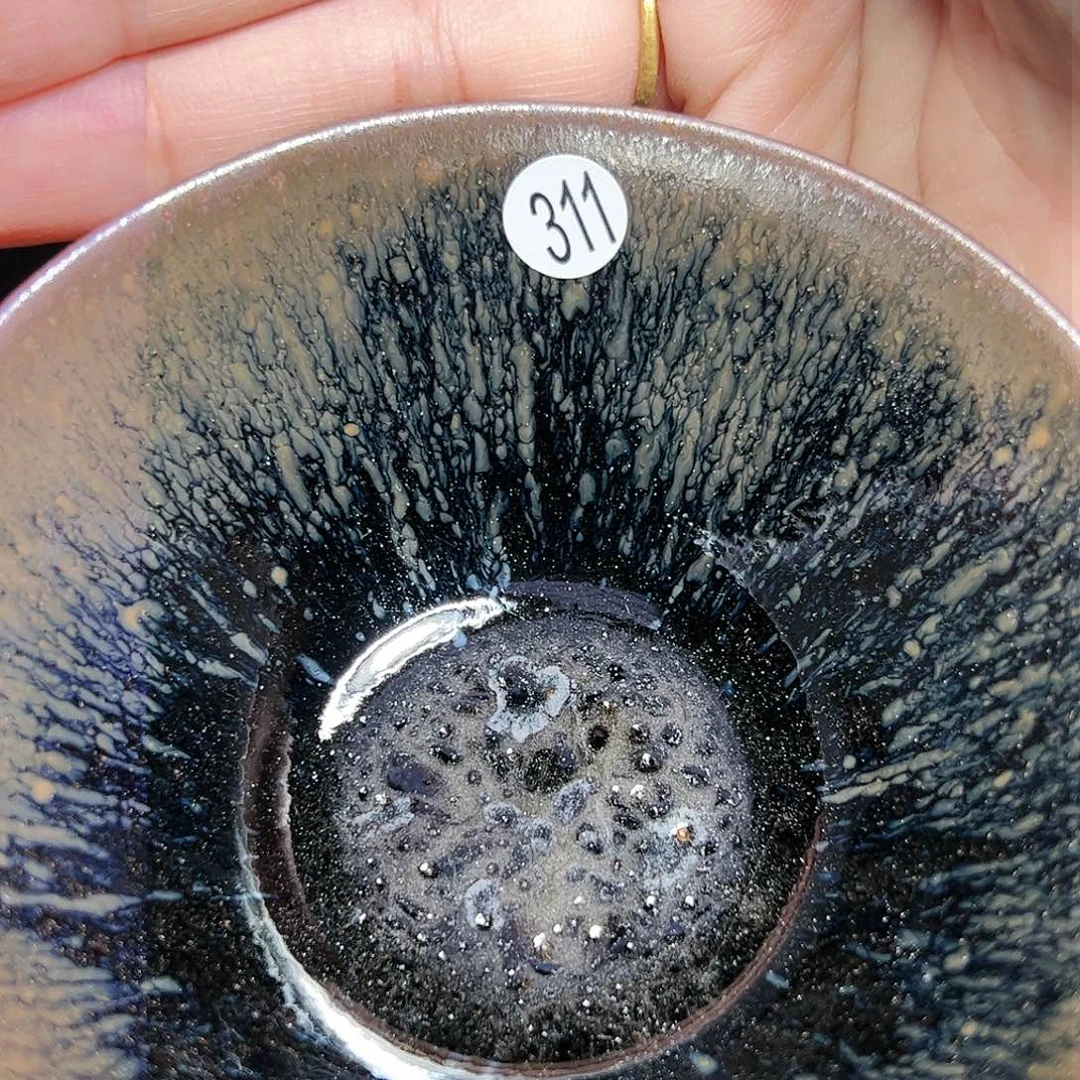 茶盏今天早上在办公室看电影吧……