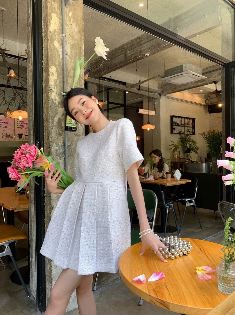 小香风亮片连衣裙女法式收腰小众裙子2024新款设计感小众气质上衣