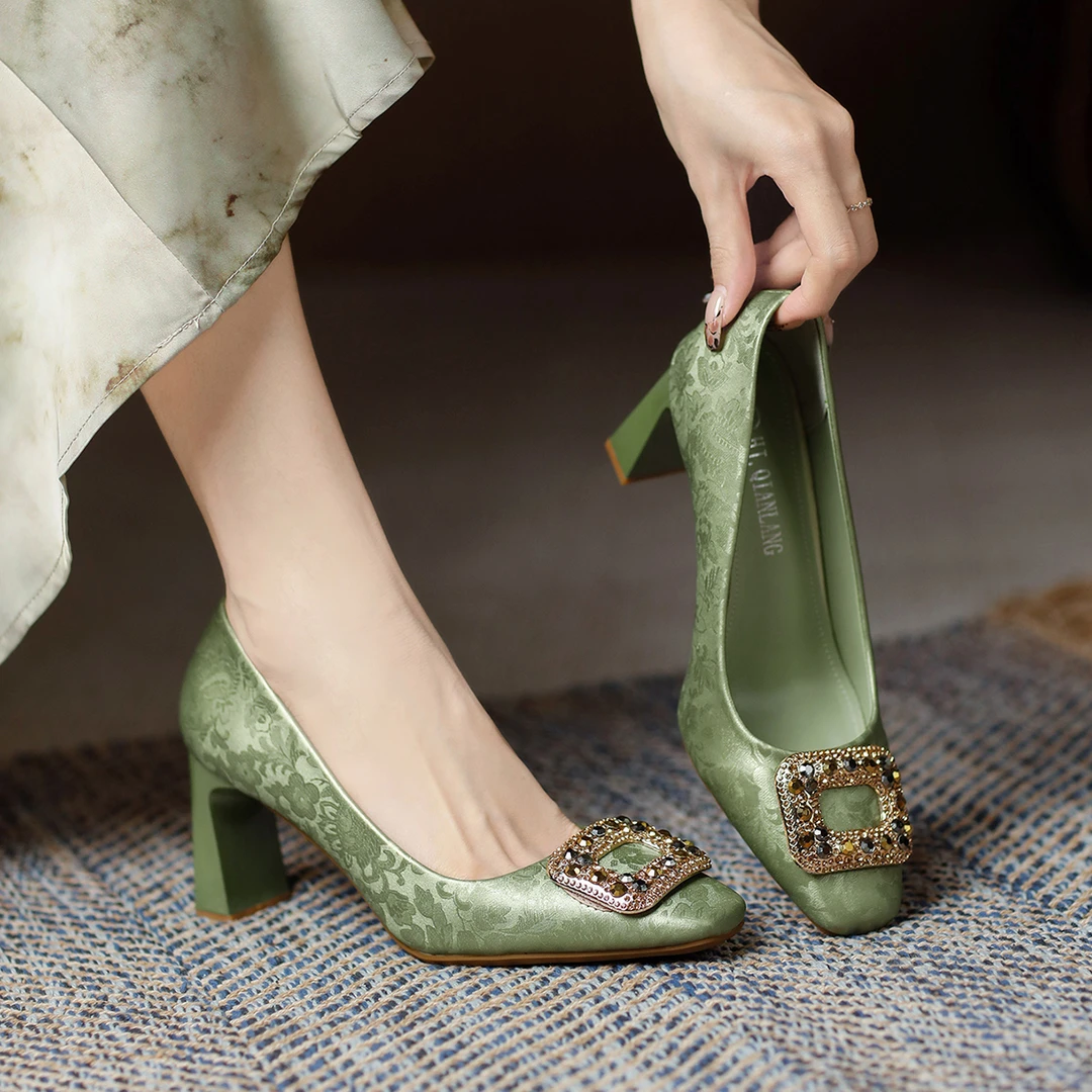 粗跟设计不累脚春季2024新款方头方扣水钻精致浅口高跟百搭单鞋女