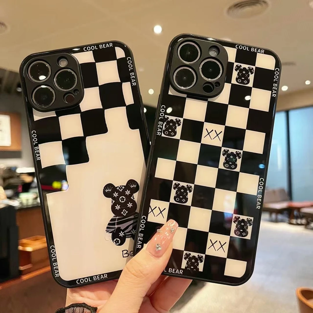 苹果/华为/vivo/oppo/小米 棋盘格子熊潮牌新款网红玻璃手机壳1