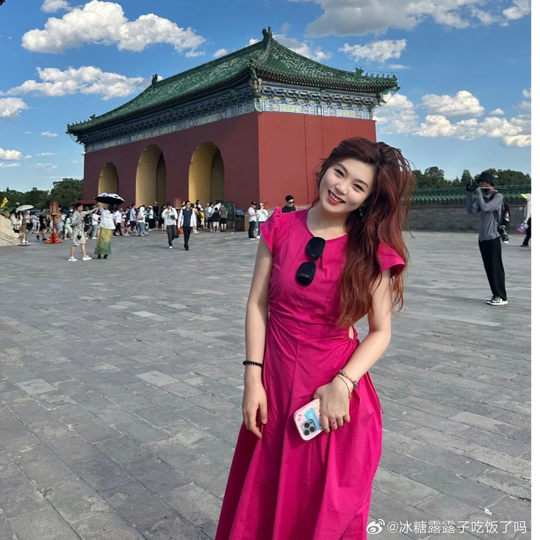 冰糖露露子法式赫本风高级感玫红火龙果色收腰飞飞袖显瘦连衣裙