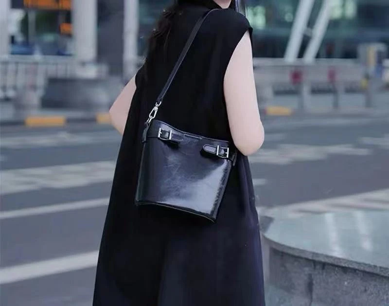 慵懒风高颜值水桶包包女高级2024大容量新款时尚单肩百搭斜挎女包