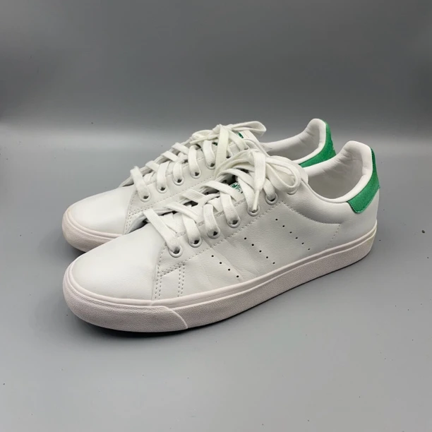 43.5码265二手 adidas 减震透气 轻便 板鞋 无原盒
