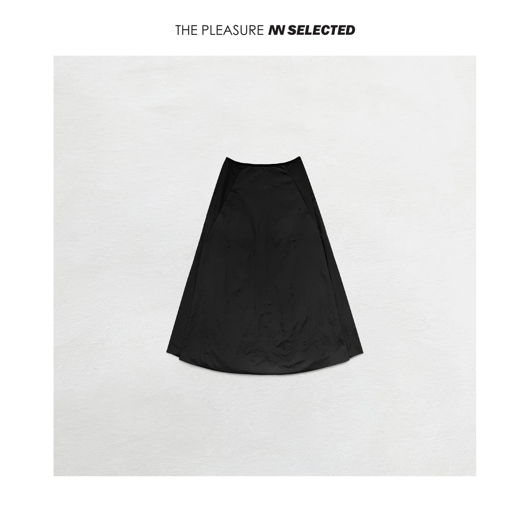 NiannNiann冬款高级女装欧美风复古黑色加厚伞裙 13762