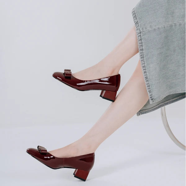 吴大叔法式复古气质粗跟浅口中跟时尚蝴蝶结女漆皮亮面单鞋20-430