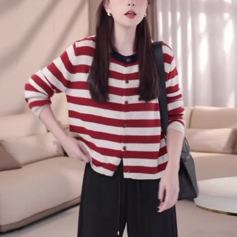 法式温柔气质减龄条纹拼接针织衫女春秋新款圆领遮肉显瘦长袖上衣