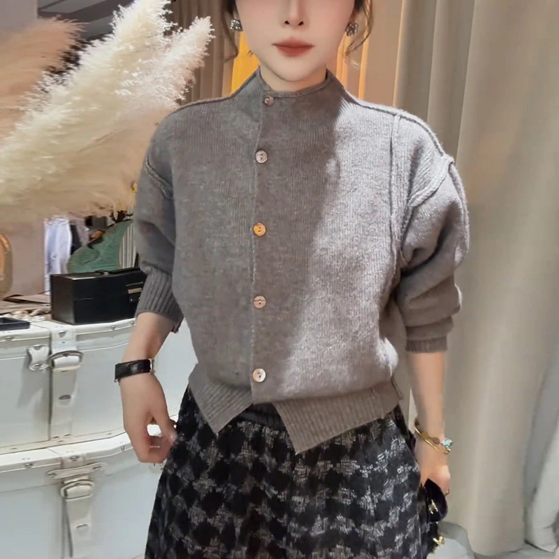 大码女装时尚简约单排扣纯色针织衫秋冬新款洋气宽松遮肚休闲上衣