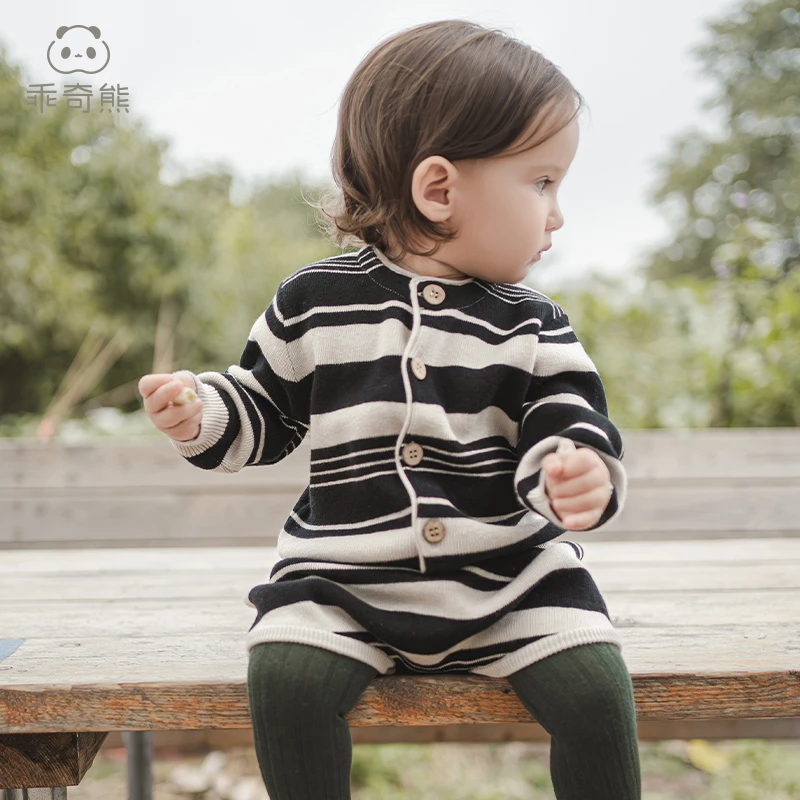 乖奇熊婴幼儿纯棉针织包屁裤分体秋冬季保暖宝宝两件套装条纹毛衣