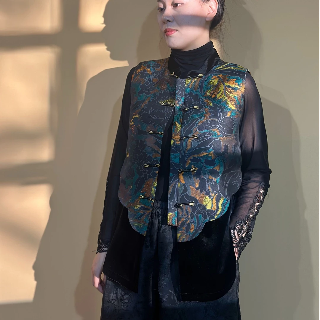 清静语qjy32141花色复合排扣拼接丝绒马甲