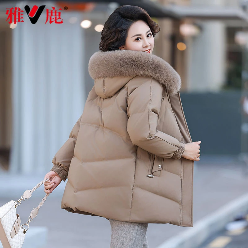 雅鹿中年妈妈冬装羽绒服中长款2025新款洋气中老年人女装保暖外套