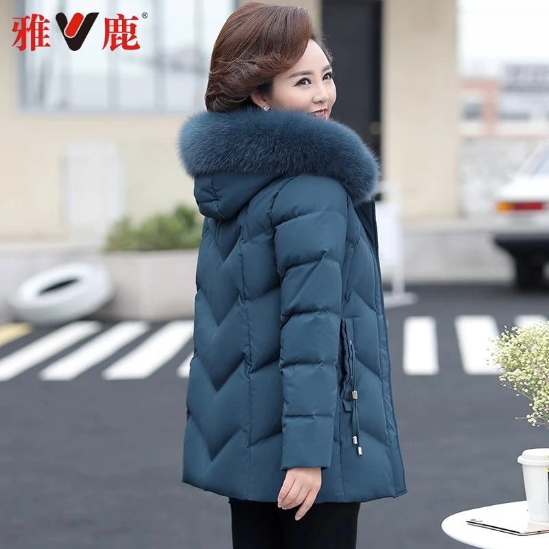 雅鹿妈妈装羽绒服短款女50岁中年人加厚冬装中老年人保暖鸭绒外套