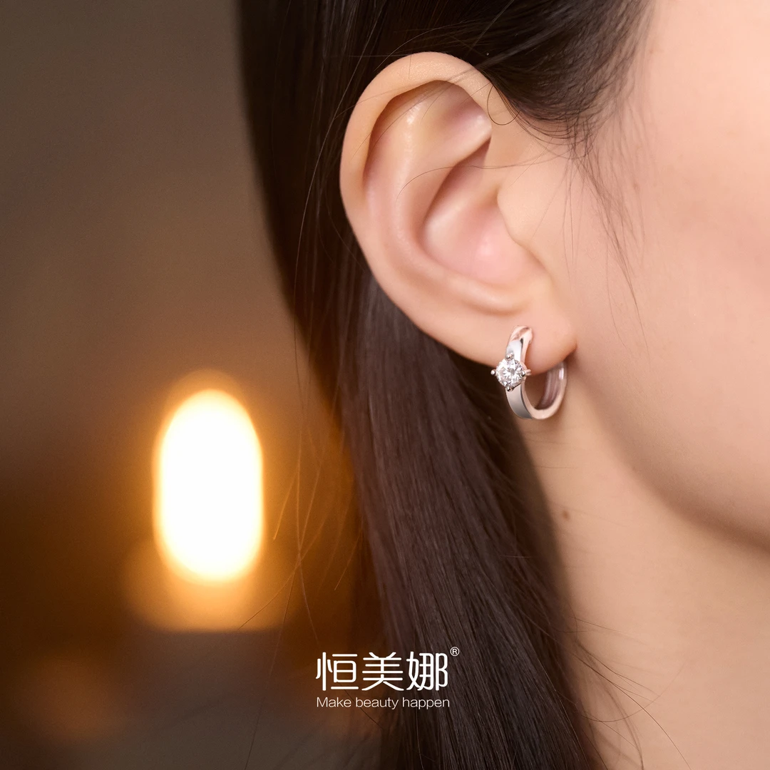 恒美娜 925银莫桑石耳饰 焦点单镶耳扣精致百搭简约个性镶嵌耳圈