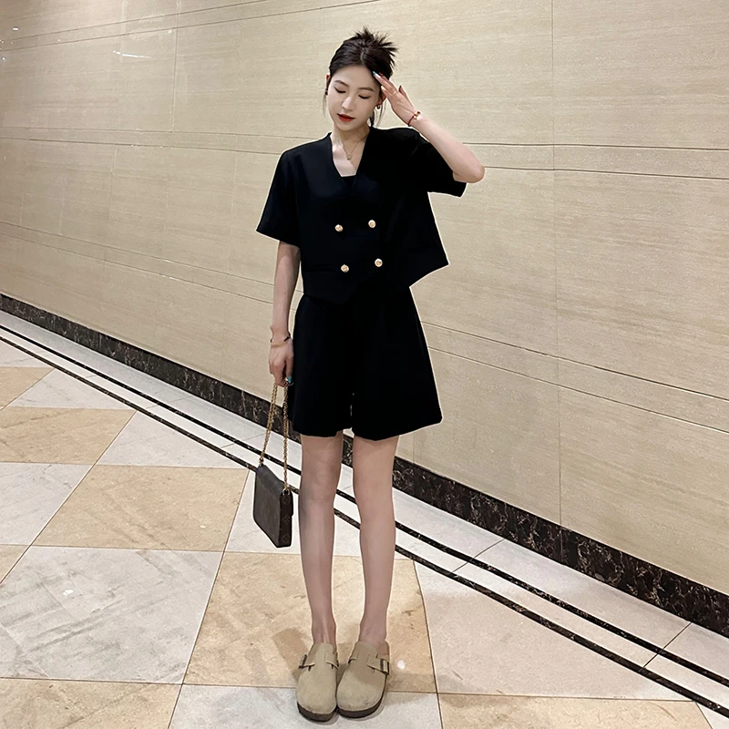 夏季穿搭一整套女2024新款黑色v领短袖上衣小个子短裤两件套2398