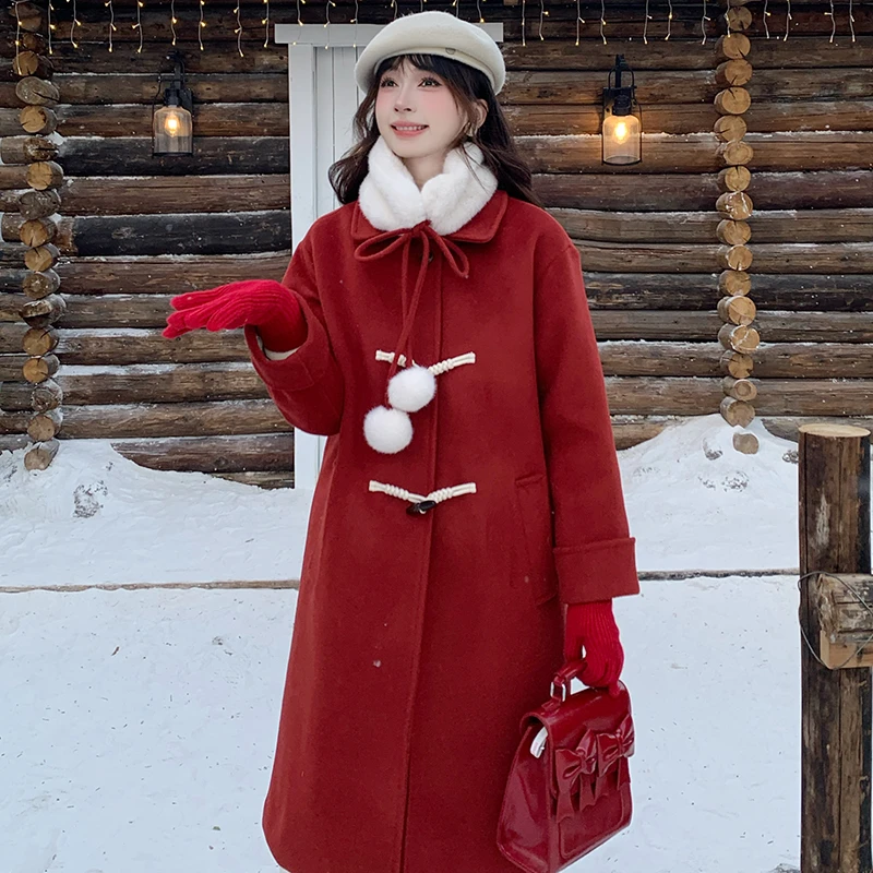 慕兔法式复古圣诞红牛角扣毛呢外套2024秋冬新款带围脖小个子上衣