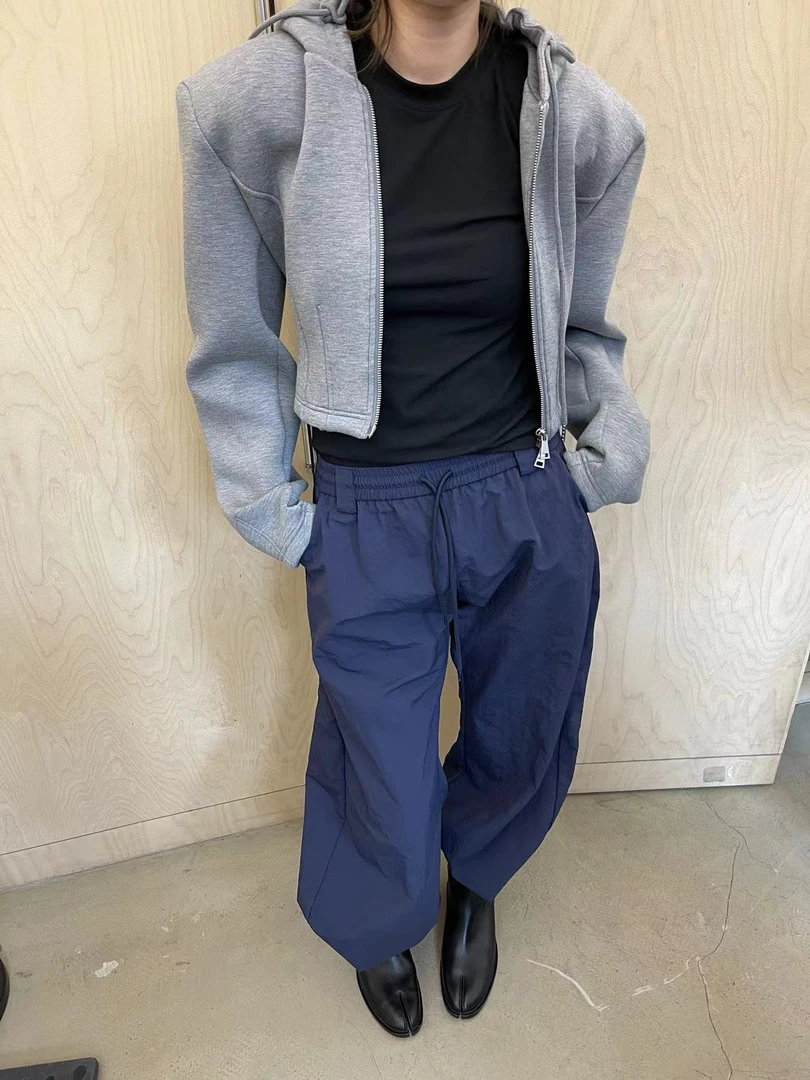 KIOKWANG//多结构裁片收腰设计 短款抽绳连帽太空棉卫衣