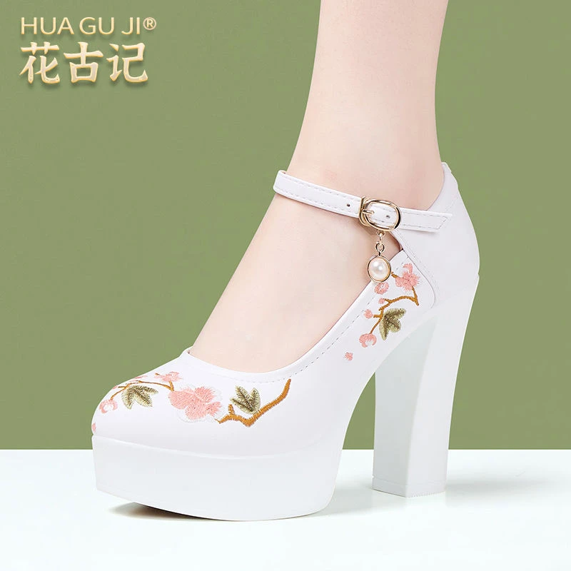 旗袍模特走秀高跟鞋女粗跟厚底民族风绣花鞋中国风配马面裙汉服鞋