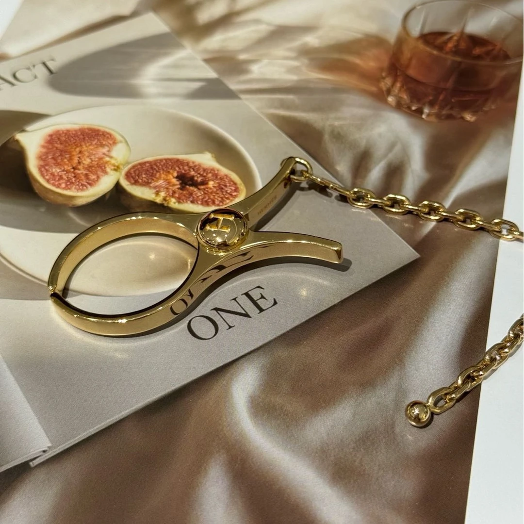 99新 Hermes/爱马仕 p/爱马仕金色手套夹