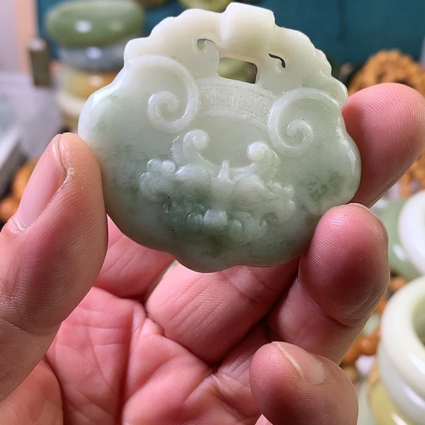 【闪购商品】蛇纹石玉颈坠未镶嵌