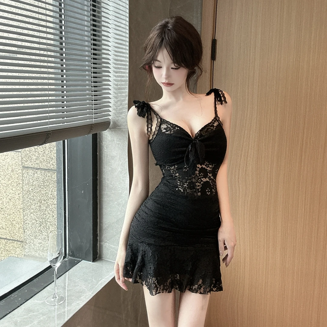 法式名媛性感鱼尾下摆镂空蕾丝吊带打底低胸包臀连衣裙女气质显瘦