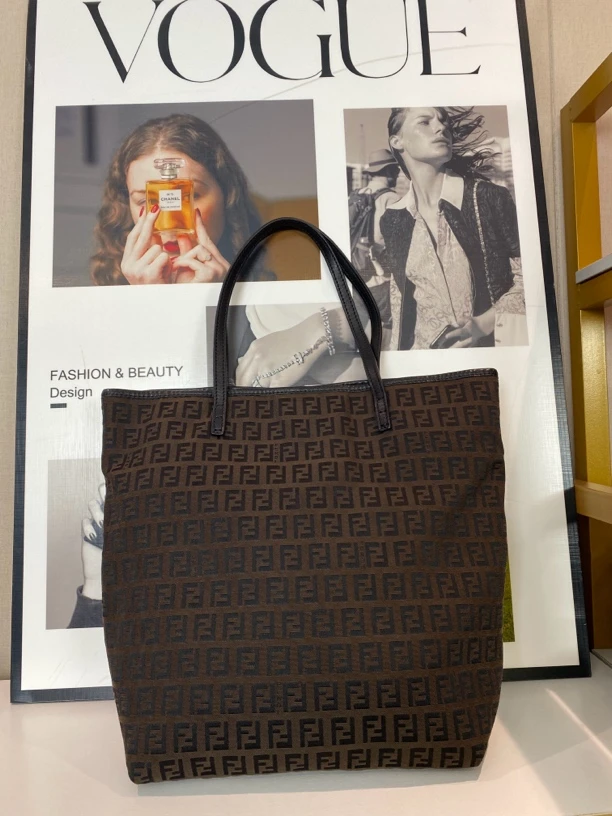 95新 FENDI/芬迪 兔兔奢/芬迪托特包/JM1015001