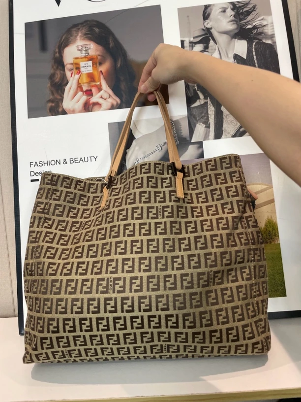 95新 FENDI/芬迪 小琪/芬迪米棕花单肩包/231105014