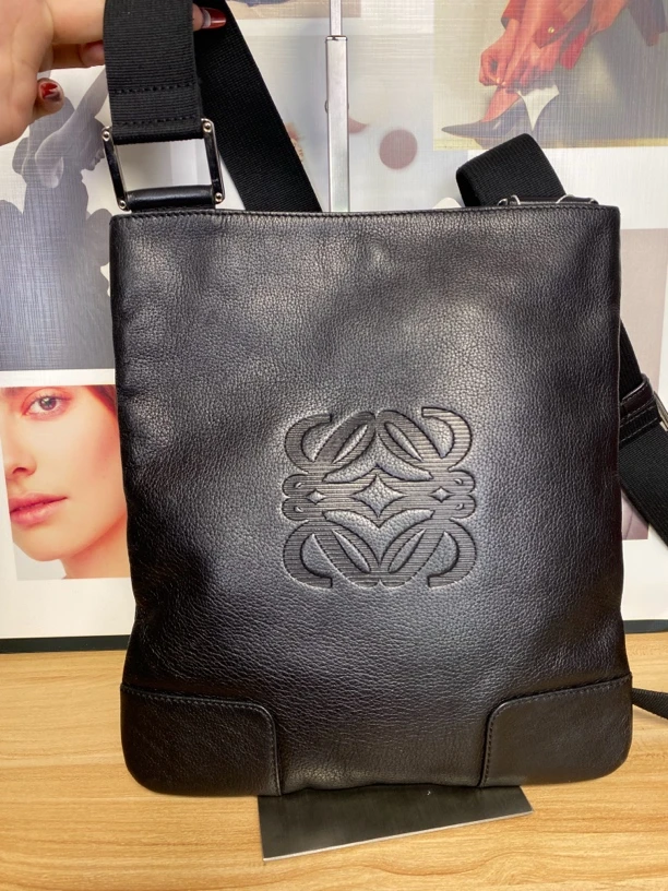 95新 LOEWE/罗意威 兔兔奢G专属/罗意威斜挎包/230205143