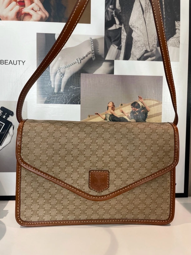 95新 Celine/思琳 兔兔奢/思琳信封斜挎包/240304106
