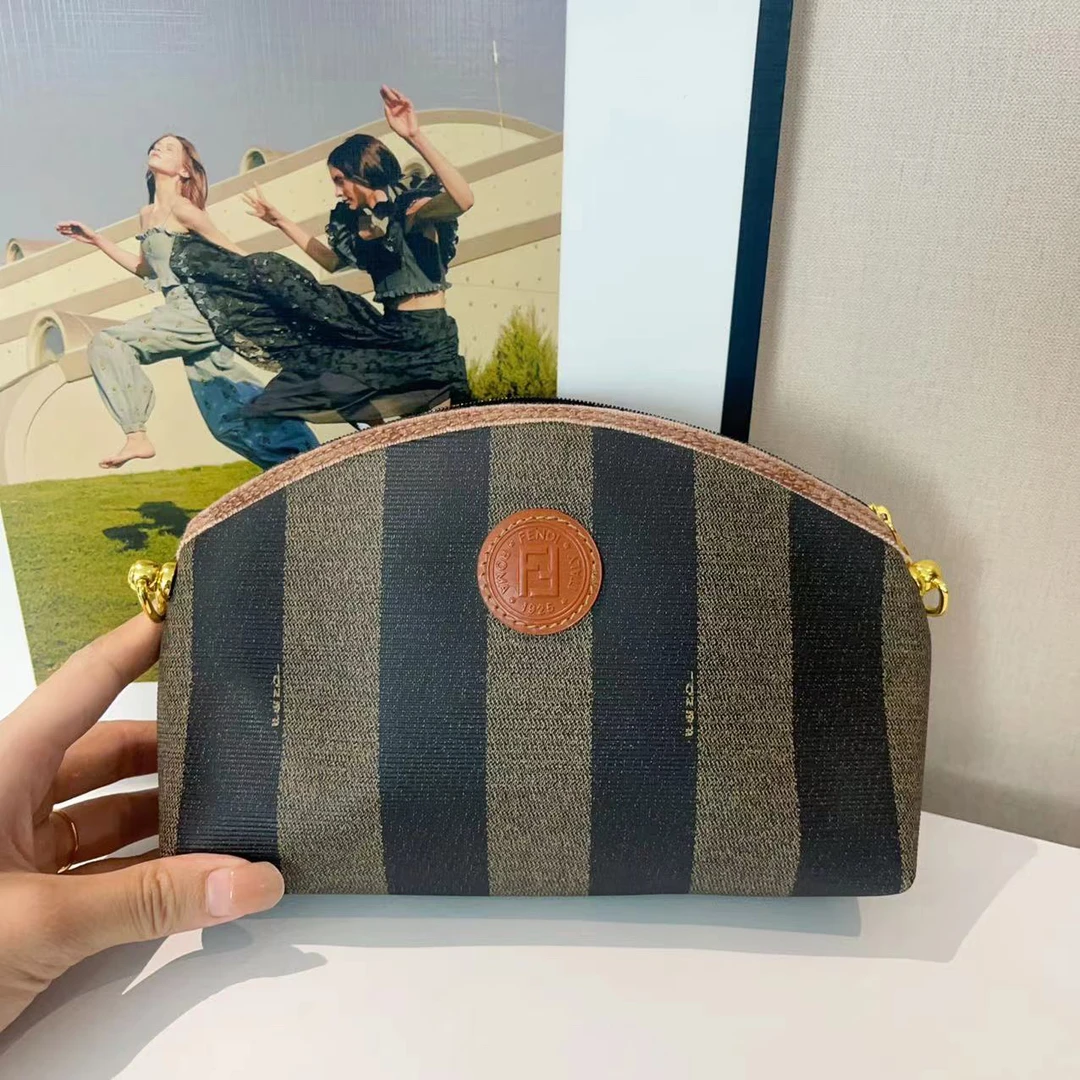 90新 FENDI/芬迪 兔兔奢/芬迪手拿包/240706106