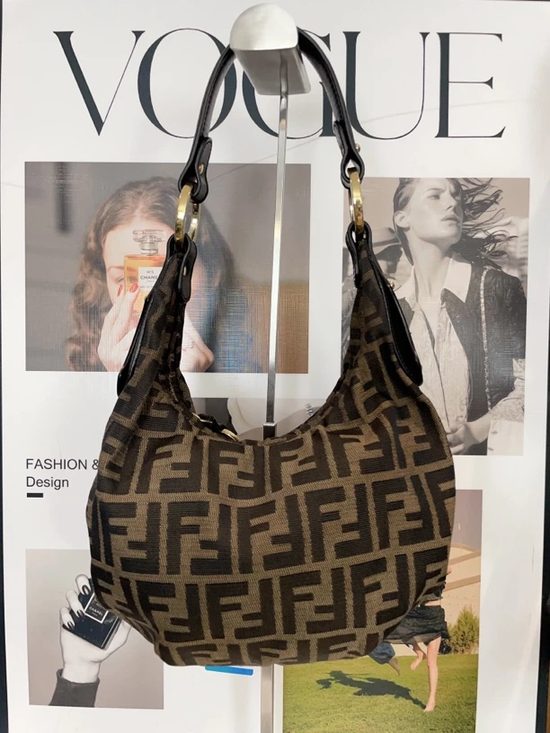 95新 FENDI/芬迪 兔兔奢G专属/芬迪单肩包/231118028