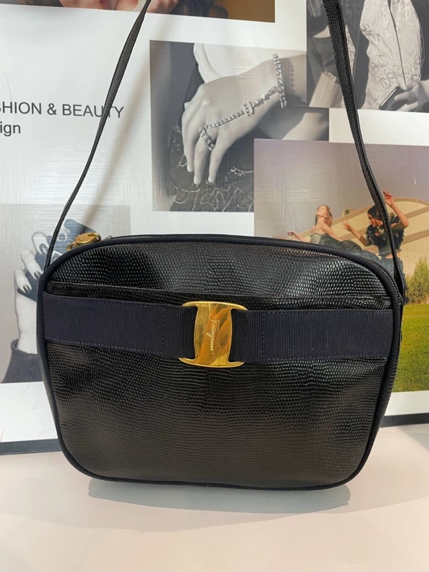 95新 FERRAGAMO/菲拉格慕 兔兔奢G专属/菲拉格慕斜挎包/240330107