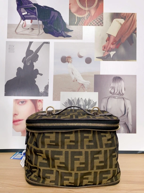 95新 FENDI/芬迪 兔兔奢/芬迪老花盒子/240524087