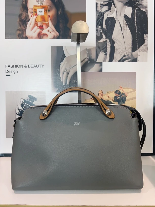 95新 FENDI/芬迪 兔兔奢/芬迪手提包/230206005