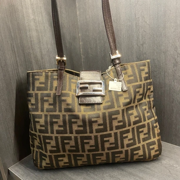 95新 FENDI/芬迪 兔兔奢/芬迪单肩包/231015023