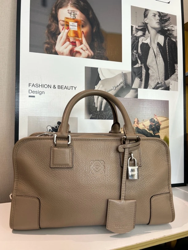 95新 LOEWE/罗意威 兔兔奢/罗意威手提包/230205043
