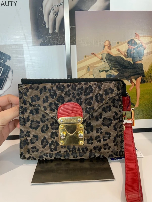90新 FENDI/芬迪 兔兔奢/芬迪盒子包230206061