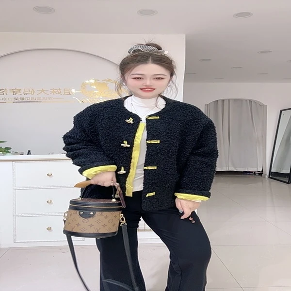 1522 黑色毛毛绿色内衬国风外套