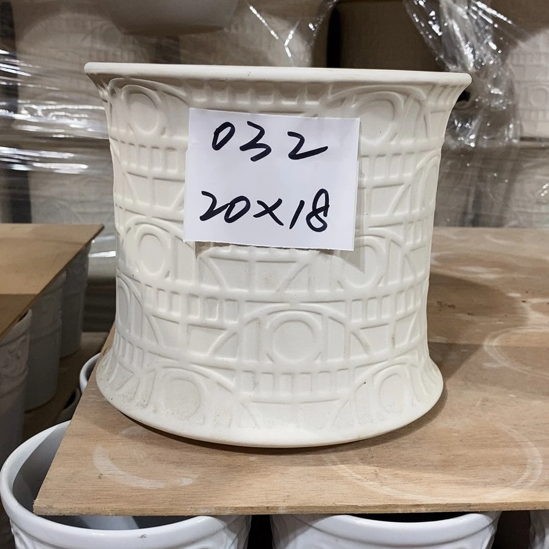 【闪购商品】陶瓷20CM以下032-1白色浮雕盆