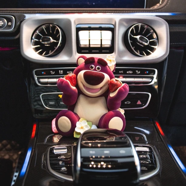 莓烦恼草莓熊爆款手办车载摆件玩具夏日限定约会搪胶公仔潮玩手办