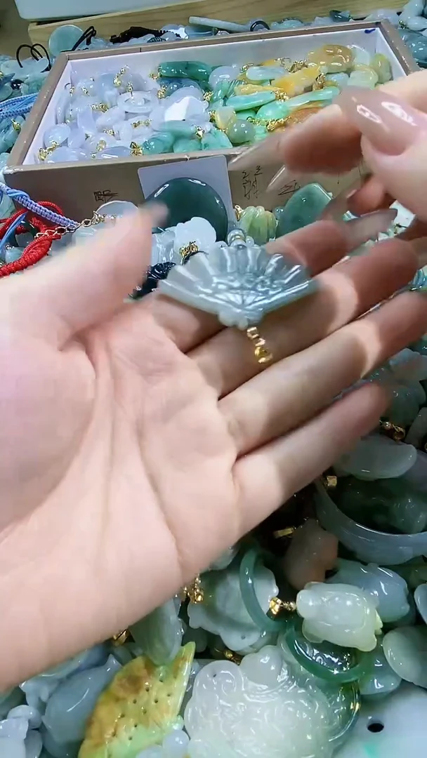 【闪购商品】翡翠颈饰未镶嵌/4004100