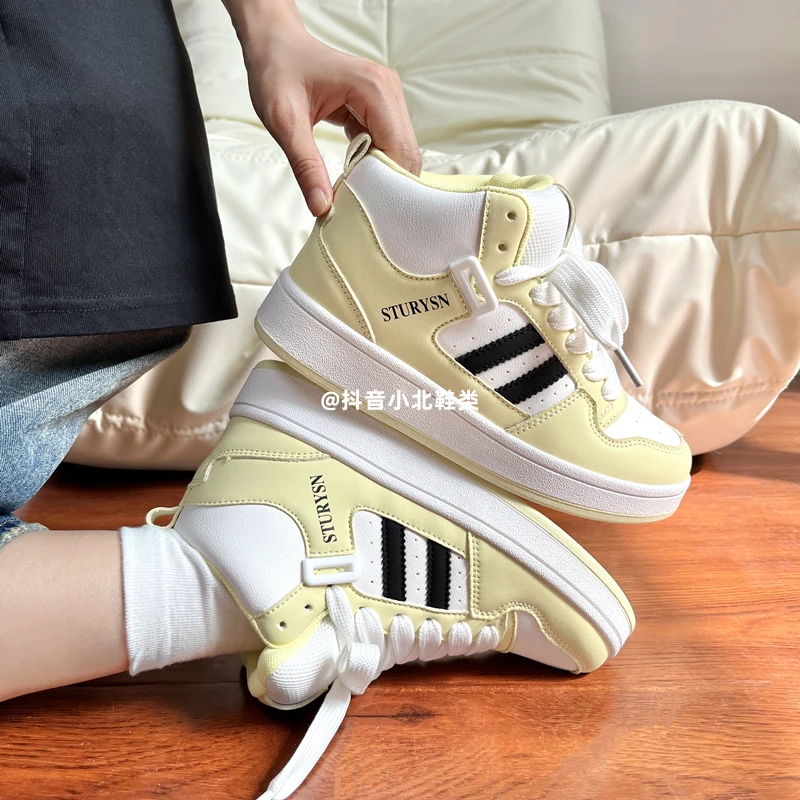 浅黄色学院风高帮板鞋女ins百搭厚底运动休闲面包鞋2024秋季新款