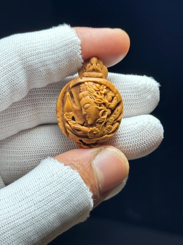 观音菩萨，桃核雕刻，纯手工制作