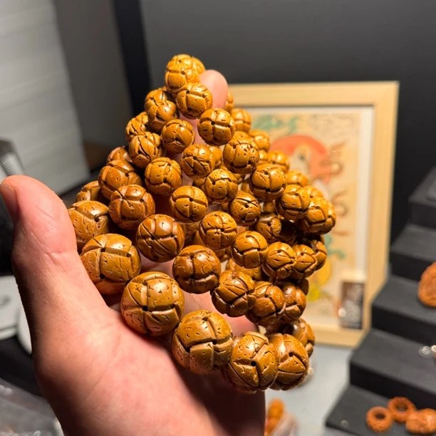 路路通绣球，桃核雕刻，纯手工制作，文玩桃核手串