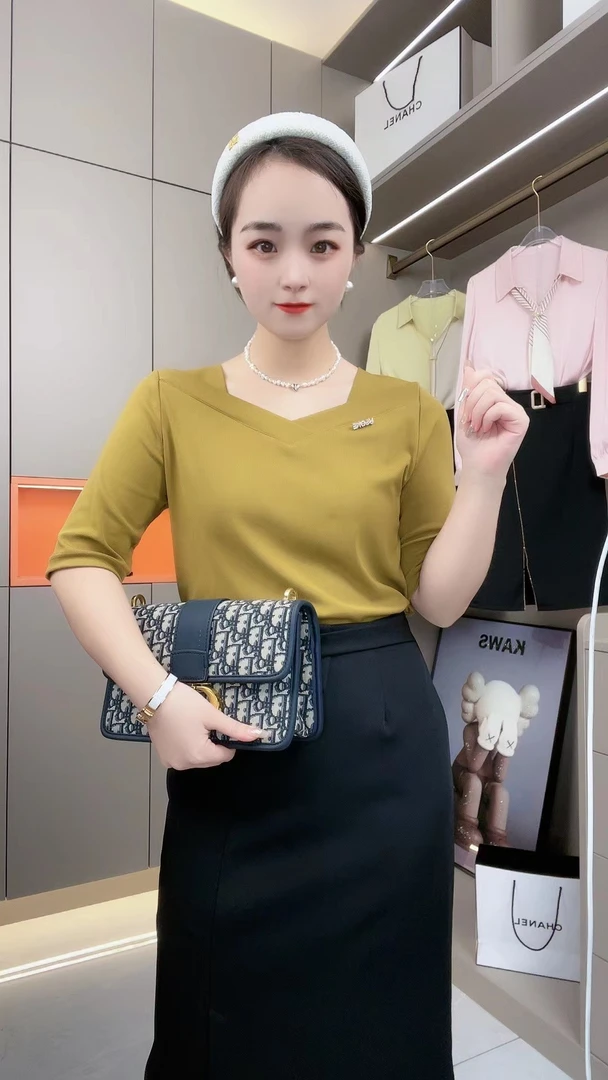 纯色时尚宽松上衣夏季百搭显瘦简约气质韩版打底衫V领休闲小衫