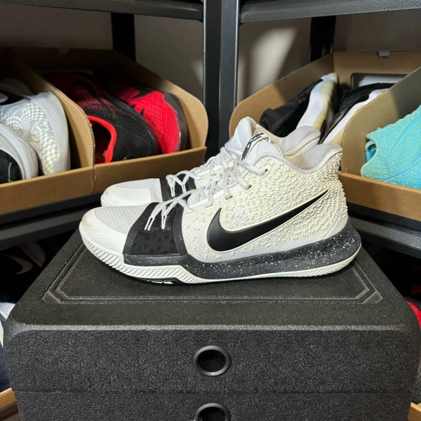 43码 Nike Kyrie3 欧文3 黑白tb 95新 无原盒 内衬瑕疵