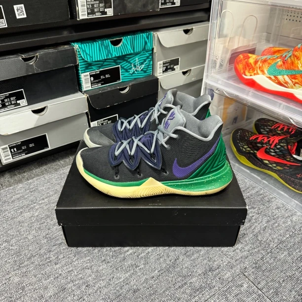 壹 42.5码 Nike Kyrie 欧文5 暗夜小丑id 9新 无原盒 无瑕疵